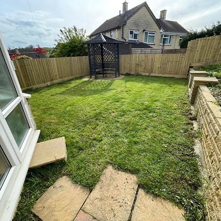 Stylish Home In Bath With Driveway Parking, 10Min From City Bagian luar foto