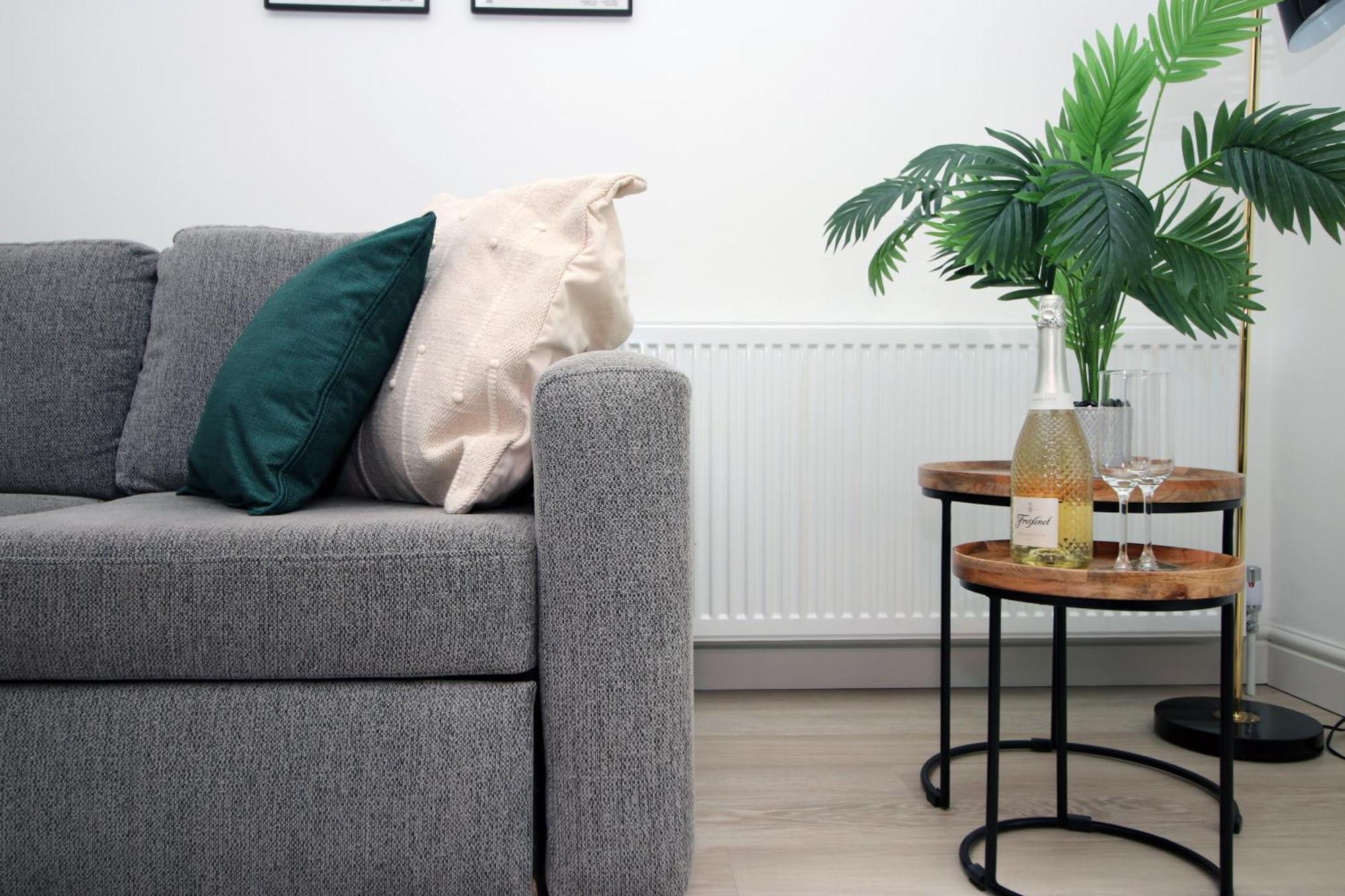 Stylish Home In Bath With Driveway Parking, 10Min From City Bagian luar foto