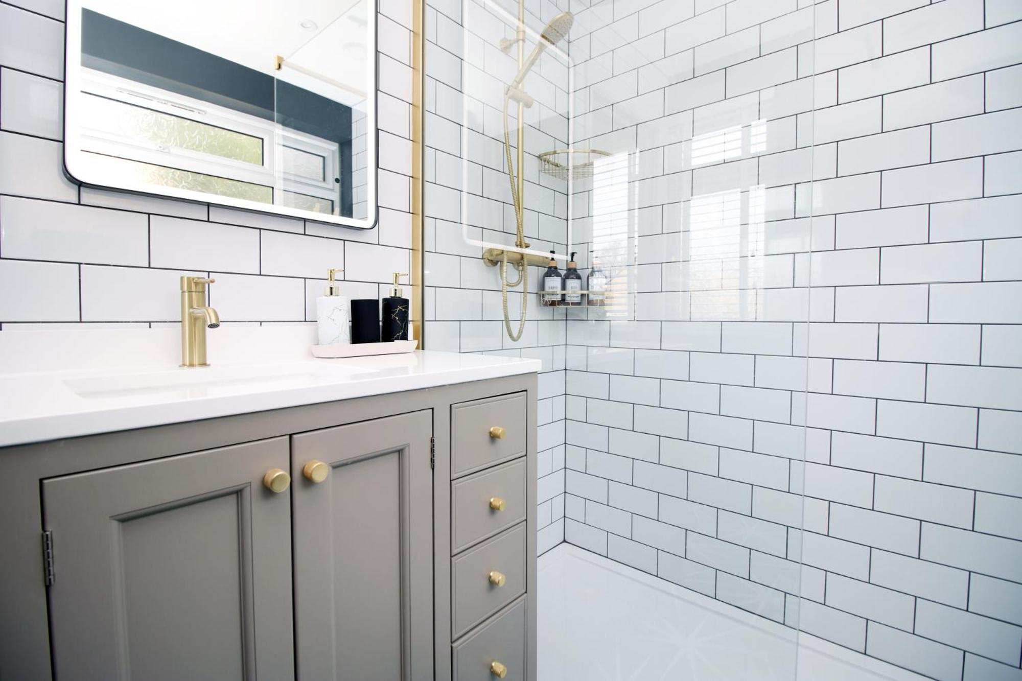 Stylish Home In Bath With Driveway Parking, 10Min From City Bagian luar foto