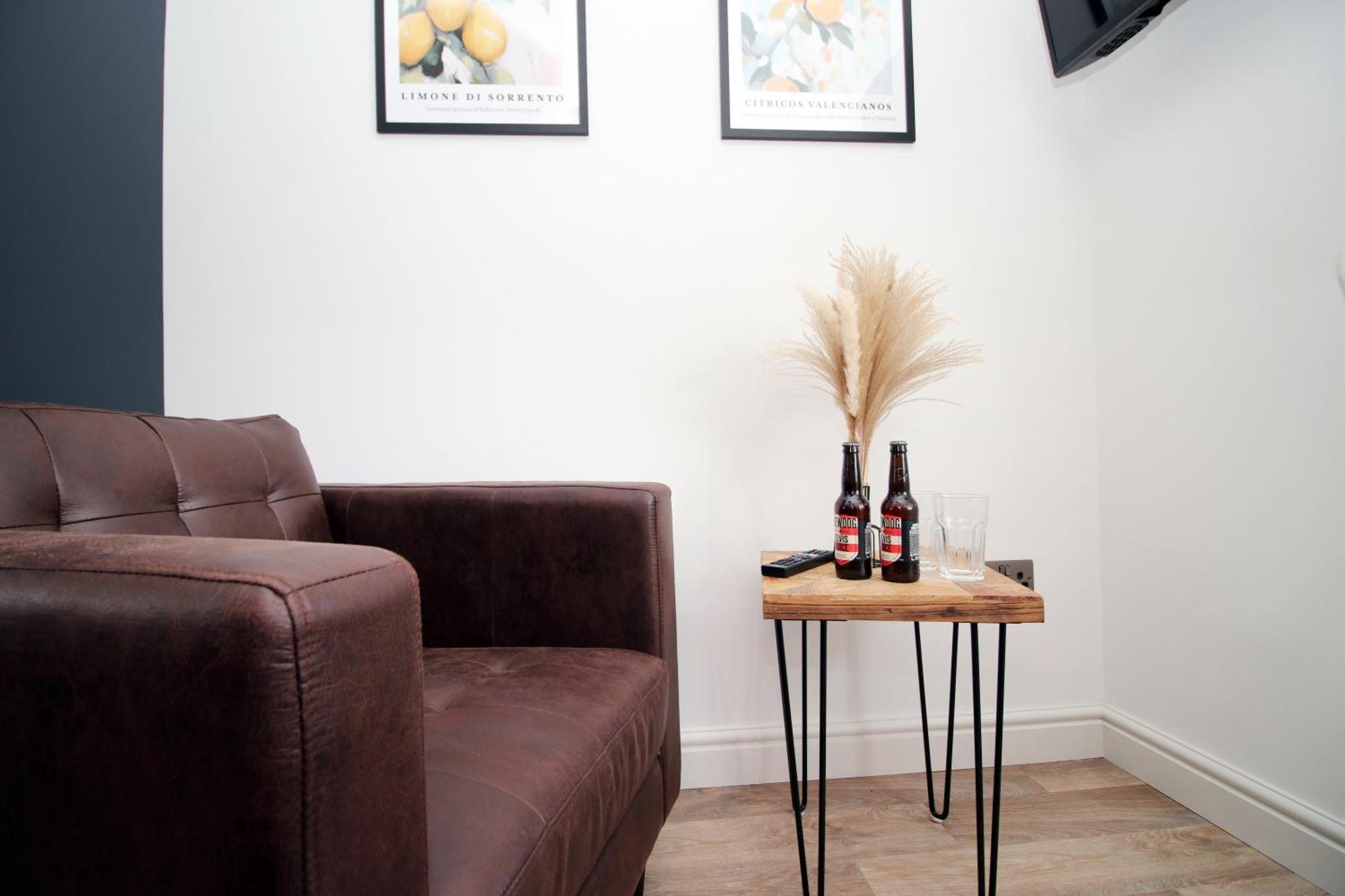 Stylish Home In Bath With Driveway Parking, 10Min From City Bagian luar foto