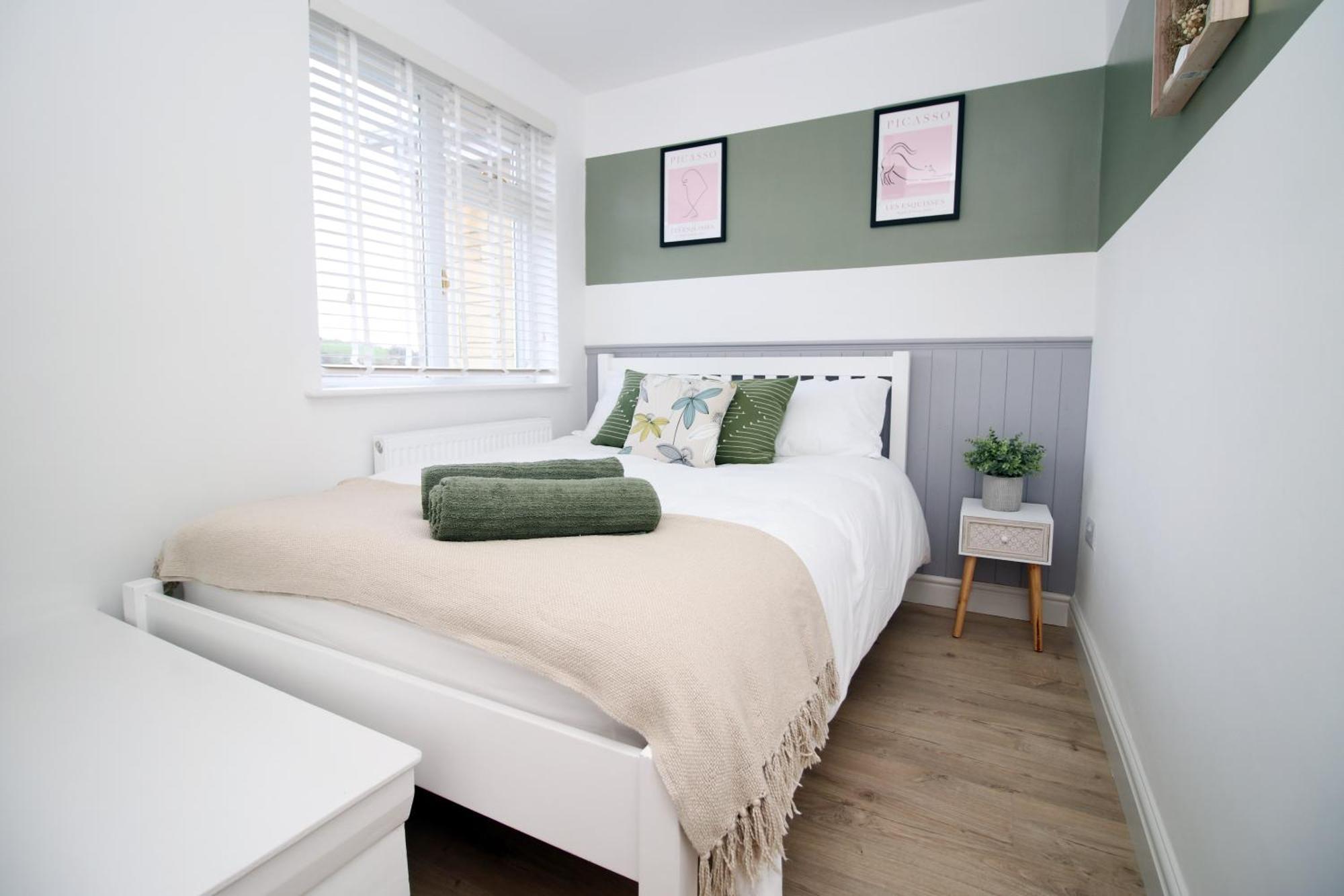 Stylish Home In Bath With Driveway Parking, 10Min From City Bagian luar foto