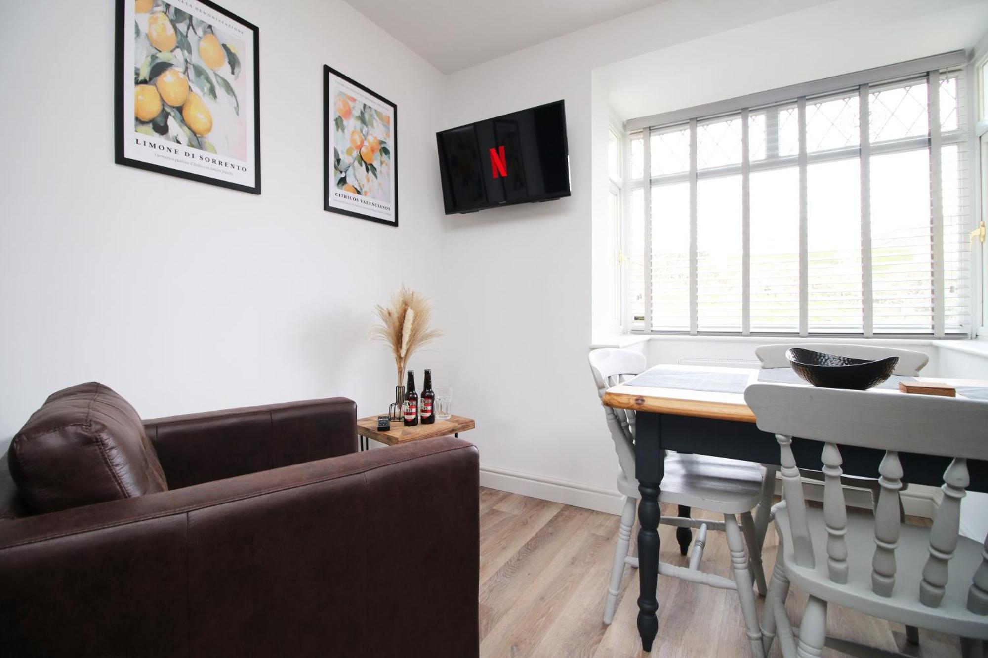 Stylish Home In Bath With Driveway Parking, 10Min From City Bagian luar foto