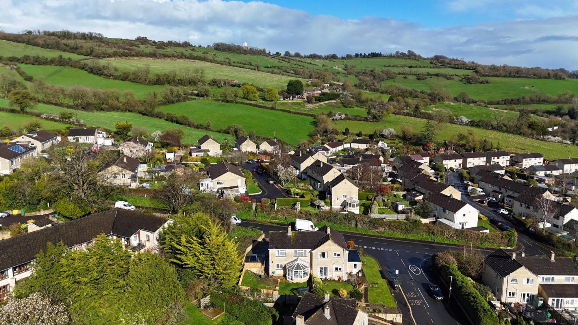 Stylish Home In Bath With Driveway Parking, 10Min From City Bagian luar foto